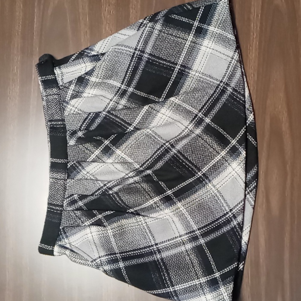 Old Navy Black/Blue Plaid Mini Skirt w Pockets Size 2 NWT
